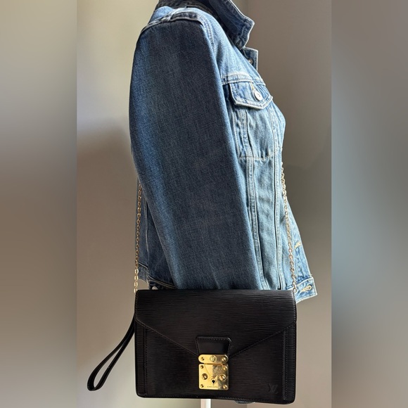 SOLD Vintage Louis Vuitton Clutch | Good Vintage Condition - Picture 3 of 16